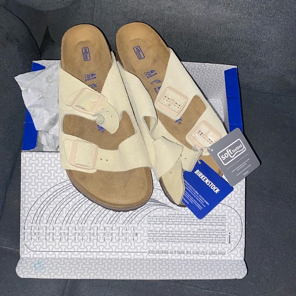 Birkenstock Shoes - 🎉HP🎉Birkenstocks, NIB size 41 Arizona